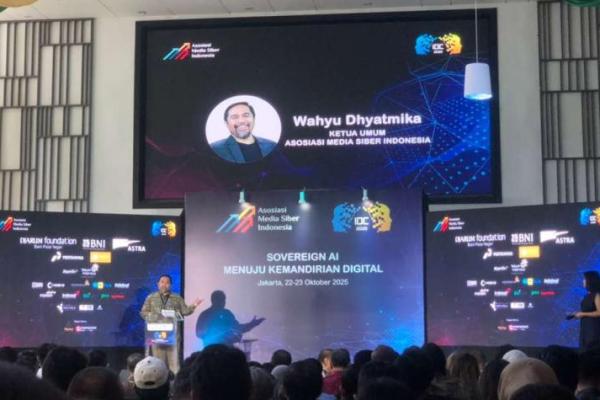 Ketua Umum Asosiasi Media Siber Indonesia (AMSI) Wahyu Dhyatmika saat membuka kegiatan Indonesia Digital Conference (IDC) 2025 (Foto: Habib/Katakini.com) 
