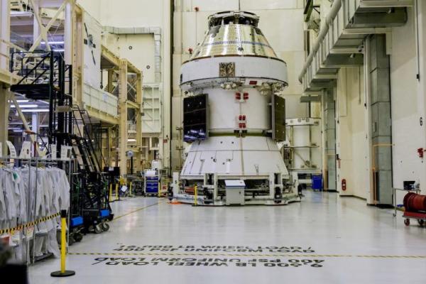 Kru dan modul layanan Artemis 2 Orion selama acara media day NASA di Kennedy Space Center di Cape Canaveral, Florida, AS, 7 Maret 2025. REUTERS 