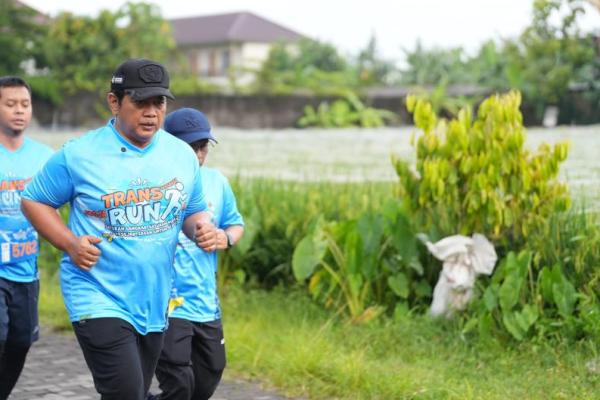 Wakil Menteri Transmigrasi (Wamentrans) Viva Yoga Mauladi saat mengikuti Yogja Fun Run (Foto: Kementrans) 