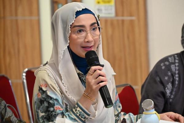 Wakil Ketua Badan Urusan Rumah Tangga (BURT) DPR RI, Desy Ratnasari memimpin langsung Tim Kunjungan Kerja BURT DPR RI ke Rumah Sakit (RS) Awal Bros Batam, Kepulauan Riau, Sabtu (Foto: DPR) 