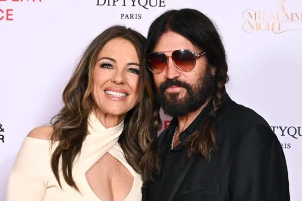 Elizabeth Hurley Berbagi Sekilas Kisah Asmara dengan Billy Ray Cyrus. (FOTO: GETTY IMAGE) 