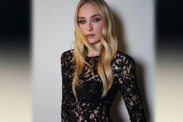 Rumor Asmara dengan Chris Martin, Sophie Turner adalah Penggemar Berat Vokalis Coldplay. (FOTO: INSTAGRAM) 