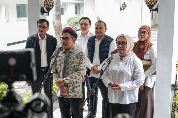 Menko PM A. Muhaimin Iskandar (kiri) bersama Menteri PPPA) Arifatul Choiri Fauzi di Kantor Kemenko PM, Jakarta, (Foto: Ist) 