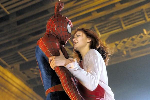 Tobey Maguire dan Kirsten Dunst dalam Spider-Man (2002). (FOTO: COLUMBIA PICTURES) 