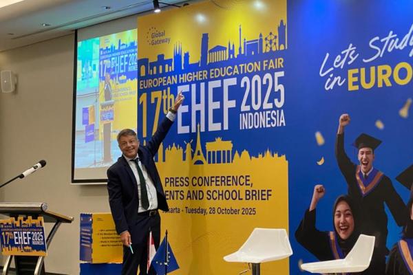 Duta Besar Uni Eropa untuk Indonesia, Denis Chaibi dalam acara konferensi pers The 17th Edition of European Higher Education Fair (EHEF), di Jakarta, Selasa (Foto: Agus Mughni/Katakini) 
