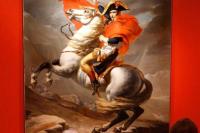 Orang-orang duduk di depan lukisan tahun 1802 karya seniman Prancis Jacques-Louis David saat mengunjungi pameran Napoleon dan Eropa di Museum Angkatan Darat di Invalides di Paris, Prancis, 26 Maret 2013. REUTERS