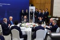 Korsel Sambut Trump dengan Penghargaan Tertinggi, Mahkota Emas dan Saus Tomat