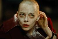 Emma Stone Mencukur Botak Kepalanya dalam Sekali Adegan untuk Film Bugonia