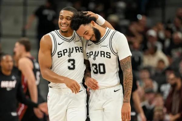 Pemain San Antonio Spurs (Foto: Sports Mole) 