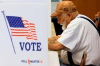 Hakim Blokir Perintah Trump yang Wajibkan Pemilih Buktikan Kewarganegaraan