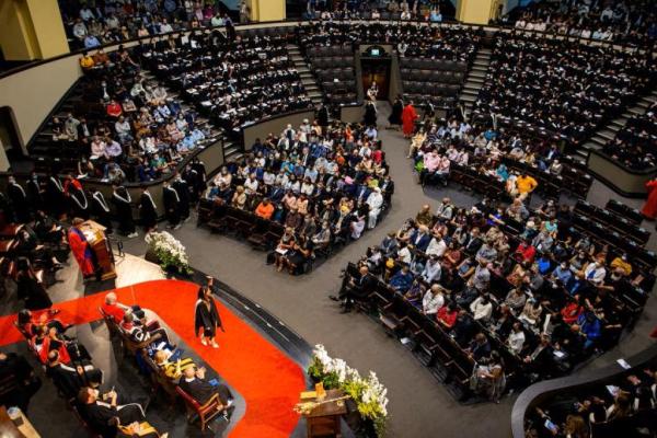 Mahasiswa sains di Kampus Scarborough Universitas Toronto menghadiri konvokasi di Toronto, Ontario, Kanada, 10 Juni 2022. REUTERS 