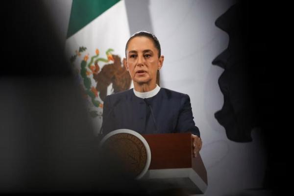 Presiden Meksiko Claudia Sheinbaum berbicara kepada media dalam konferensi pers di Istana Nasional di Mexico City, Meksiko, 3 November 2025. REUTERS 
