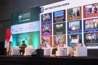 Mendes PDT Yandri Susanto (kedua dari kiri) dalam dalam acara Nusantara Food Summit 2025 di ICE BSD (Foto: Humas Kemendes PDT)