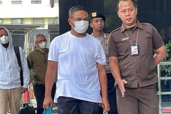 Gubernur Riau Abdul Wahid tiba di Gedung Merah Putih KPK Jakarta (Foto: Jurnas.com) 