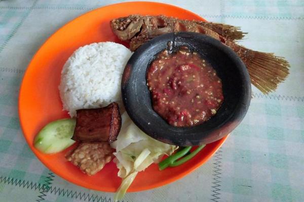 Sego Tempong, makanan khas Banyuwangi (Foto: Wiki) 