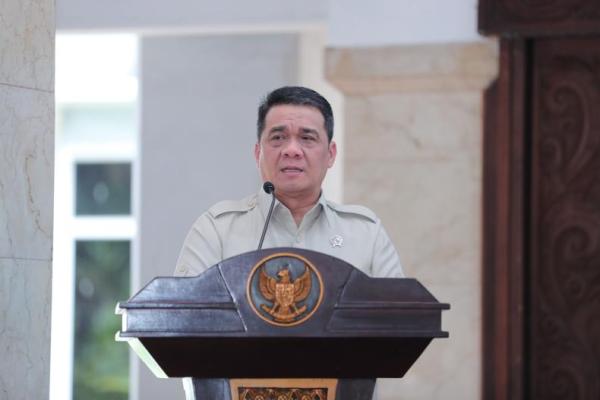 Wamendes PDT Ahmad Riza Patria saat memberi arahan dalam Deklarasi Dewan Kampung Nuswantara, di Pendopo Kabupaten Malang, Jawa Timur (Foto: Humas Kemendes PDT) 