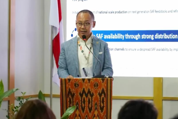 Wakil Ketua MPR RI Eddy Soeparno menjadi pembicara utama dalam sesi panel COP 30 di Brazil dengan tema Accelerating Sustainable Fuel — Focusing on Used Cooking Oil (UCO) and Its Potential to Be Sustainable Aviation Fuel (SAF) di Paviliun Indonesia (Foto: MPR) 