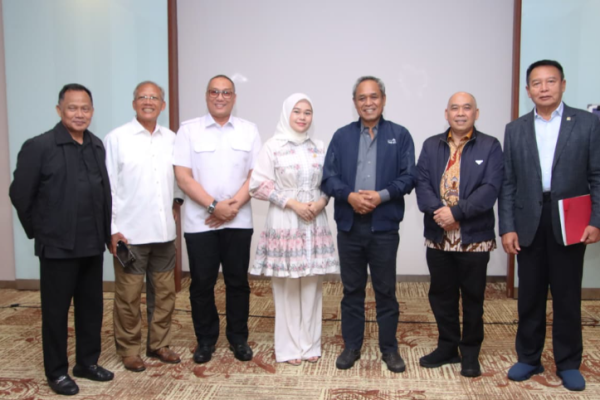 Badan Pengkajian MPR RI membahas revisi Pasal 30 UUD 1945 dalam FGD Bekasi, menyoroti ancaman nonmiliter, hybrid, serta perlunya strategi pertahanan nasional yang terintegrasi (Foto: Humas MPR) 