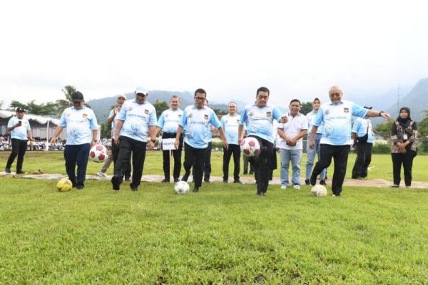 Peluncuran Rangkaian Peringatan Hari Desa 2026 dan Kick Off Liga Desa di Lapangan Desa Banyubiru, Kabupaten Semarang (Foto: Humas Kemendes PDT) 