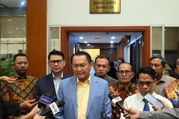 Ketua Komisi XII DPR RI, Bambang Patijaya, usai memimpin RDP bersama Dirjen Migas Kementerian ESDM, BPH Migas, Pertamina Patra Niaga, dan Elnusa Petrofin, di Gedung Nusantara I, DPR RI, Senayan, Jakarta, Senin (Foto: DPR) 