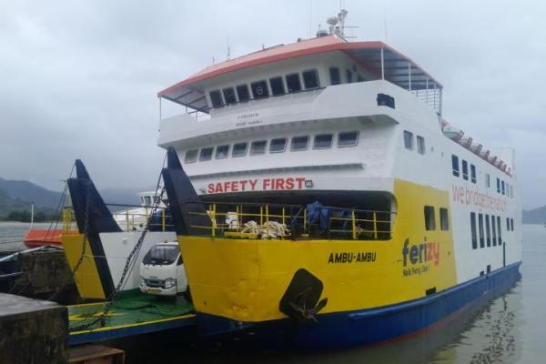 Kapal penyeberangan KMP Ambu-Ambu. Foto: asdp/katakini 