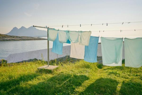 Ilustrasi menjemur pakaian (Foto: Unsplash/Vidar Nordli-Mathisen) 