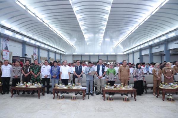 Mendes PDT Yandri Susanto saat deklarasi Desa Bersinar di Provinsi Sulawesi Selatan (Foto: Humas Kemendes PDT) 