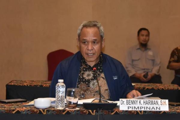 Wakil Ketua Badan Pengkajian MPR RI Dr. Benny K. Harman memimpin Focus Group Discussion (FGD) Kelompok V Badan Pengkajian MPR bertema Pertahanan dan Keamanan Negara (Foto: MPR) 
