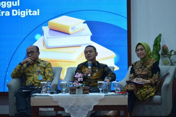 Wamendikdasmen, Fajar Riza Ul Haq menjadi narasumber dalam Roundtable Discussion bertema Peningkatan SDM Unggul Melalui Kolaborasi Multipihak di Era Digital yang diselenggarakan Lembaga Pertahanan Nasional (Lemhannas) RI di Jakarta, Kamis (Foto: Kemendikdasmen) 
