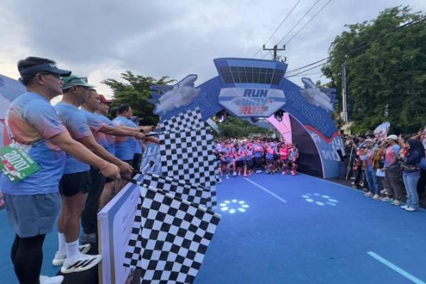 Runway Run 2025 yang digelar oleh AirNav Indonesia dalam rangka merayakan Hari Penerbangan Internasional di Makassar, Sulawesi Selatan, Minggu (7/12/2025). Foto: airnav/katakini 
