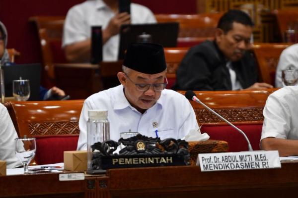 Mendikdasmen Abdul Mu`ti dalam Rapat Kerja bersama Komisi X DPR RI (Foto: Ist/Kemendikdasmen) 