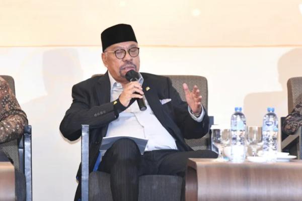 Ketua Fraksi Partai Golkar MPR RI, Melchias Markus Mekeng memaparkan urgensi obligasi daerah dalam Sarasehan Nasional Bandung untuk memperkuat kemandirian fiskal daerah (Foto: MPR) 
