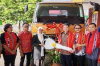 Peduli Pendidikan, KTB Donasikan Fuso Fighter ke SMKN 3 Ambon