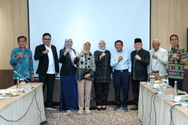 Badan Pengkajian Kelompok III MPR RI menggelar FGD membahas desentralisasi dan otonomi daerah di Tangerang Selatan, Selasa (Foto: MPR) 