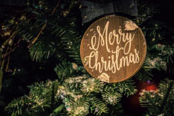 Ilustrasi - tradisi perayaan Hari Natal di Indonesia (Foto: Pexels/Brett Sayles) 