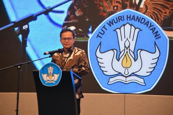 Wakil Menteri Pendidikan Dasar dan Menengah (Wamendikdasmen) Atip Latipulhayat saat membuka Rapat Koordinasi (Rakor) Badan Standar Kurikulum dan Asesmen Pendidikan (BSKAP) tahun 2025, di Bekasi, Kamis (Foto: Ist/Kemendikdasmen) 