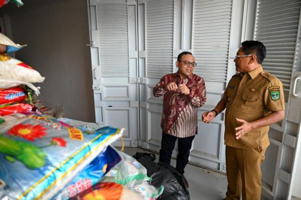 Ketua Komisi VII DPR RI Saleh Partaonan Daulay dalam kunjungan kerja reses Komisi VII DPR RI di Padang Pariaman, Sumatra Barat, Senin (Foto: DPR) 