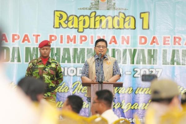 Wakil Menteri Transmigrasi (Wamentrans) Viva Yoga Mauladi saat menjadi keynote speech di Rapat Pimpinan Daerah I Pemuda Muhammadiyah Lamongan, Kamis (Foto: Humas Kementrans) 