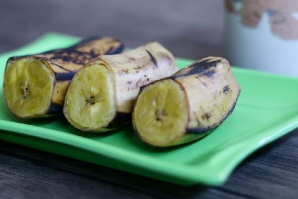 Ilustrasi - pisang rebus (Foto: Istockphoto) 