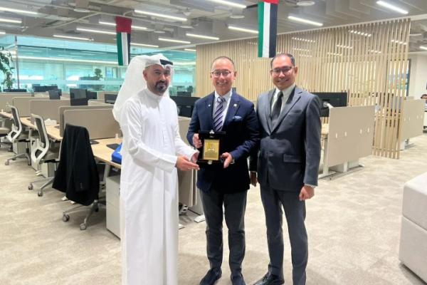 Wakil Ketua MPR RI dari Fraksi PAN, Eddy Soeparno memenuhi undangan Masdar Clean Energy, perusahaan terbesar bidang energi terbarukan dari Uni Emirat Arab (Foto: Humas MPR) 