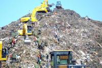 Gunung sampah di TPST Bantargebang (Foto: Doknet)