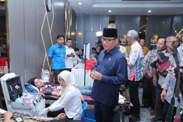 Mendes PDT Yandri Susanto dorong donor darah dari masyarakat desa untuk mencukupi darah seluruh Indonesia (Foto: Humas Kemendes PDT) 