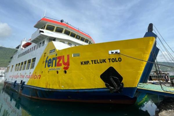 KMP. Teluk Tolo. Foto: asdp/katakini 