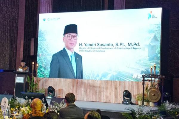 Menteri Desa dan Pembangunan Daerah Tertinggal (Mendes PDT) Yandri Susanto memberikan sambutan sekaligus membuka acara Workshop Global Knowledge Exchange on Community-Driven Approaches for Resilience yang digelar Kementerian Desa PDT bekerja sama dengan Bank Dunia di Jakarta, pada Senin (Foto: Vaza/Katakini.com) 