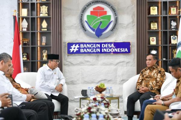 Menteri Desa dan Pembangunan Daerah Tertinggal (Mendes PDT) Yandri Susanto saat menerima audiensi Gubernur Sulawesi Tengah, Anwar Hafid (Foto: Humas Kemendes PDT) 