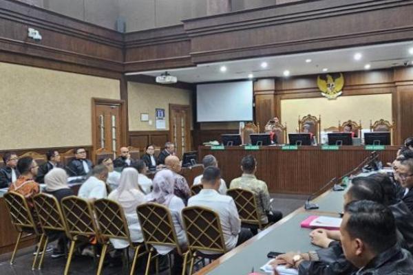 Mantan Wakil Menteri Ketenagakerjaan Immanuel Ebenezer menjalani sidang pembacaan surat dakwaan di Pengadilan Tipikor Jakarta Pusat (Foto: Jurnas.com) 