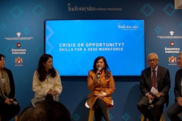 Menkomdigi Meutya Hafid dalam sesi Crisis or Opportunity? Skills for a 2030 Workforce di Indonesia Pavilion, WEF 2026, Davos, Swiss (Foto: Komdigi) 