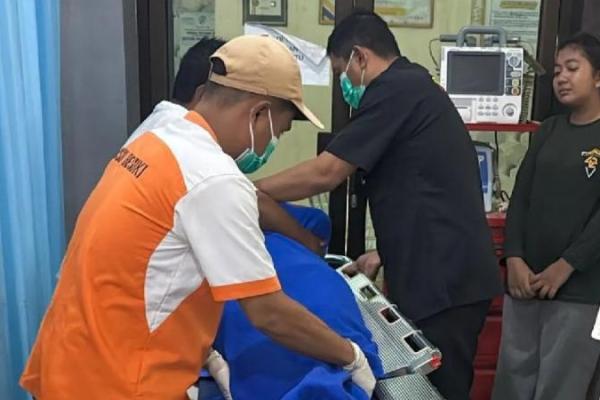 Salah satu korban yang tersengat listrik saat banjir melanda sejumlah wilayah Kabupaten Situbondo (Foto: RSUD Besuki) 