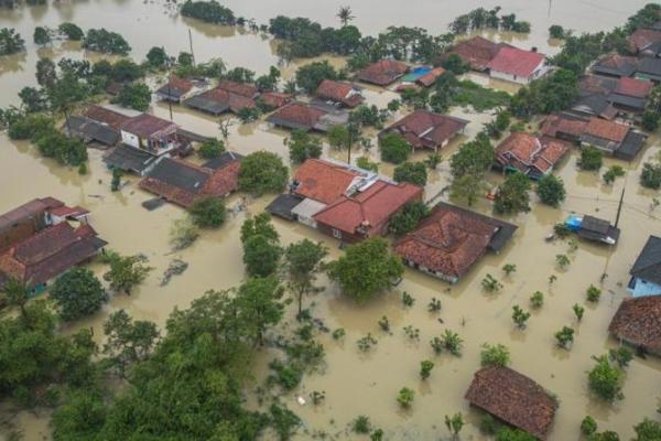 Banjir yang melanda sejumlah desa di Karawang, Jawa Barat (Foto: CNN Indonesia) 