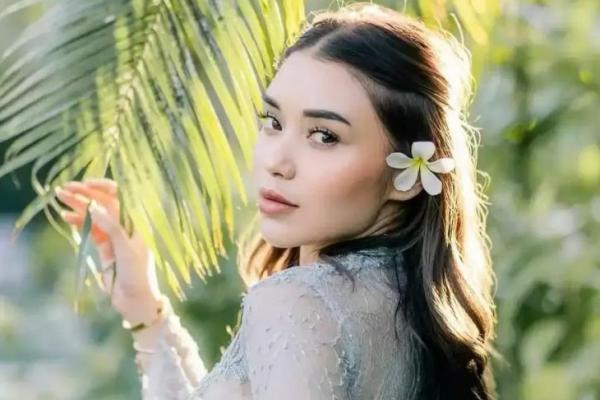 Selebgram Lula Lahfah meninggal dunia dan salah satu riwayat penyakitnya adalah lambung atau GERD (Foto: Jurnas/Instagram).   